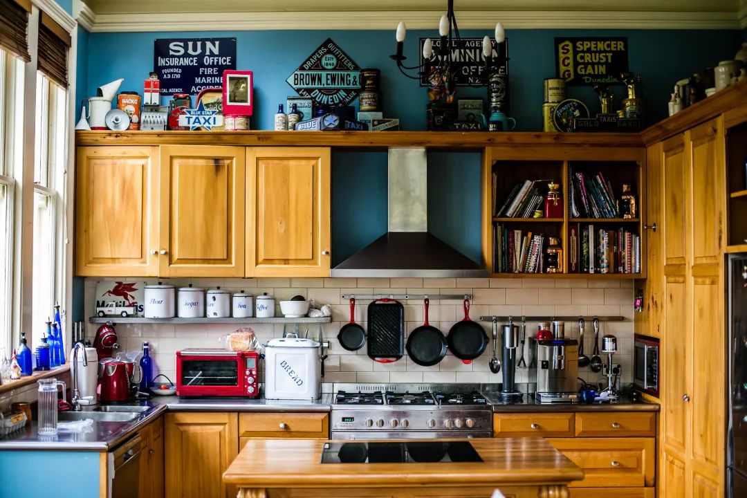 一部煥新家│傳統(tǒng)三件套已經(jīng)落伍，現(xiàn)在廚房流行這樣裝