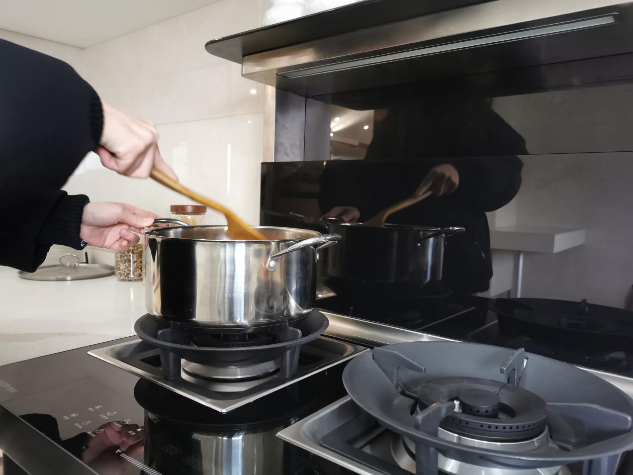 小廚房裝修無(wú)煩惱，集成灶10大品牌超小機(jī)身排憂解難