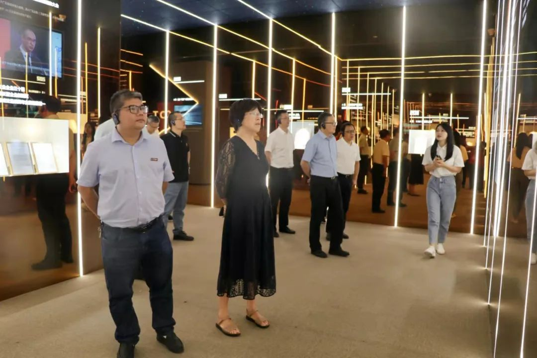 浙江寧波鎮(zhèn)海中學(xué)領(lǐng)導(dǎo)班子蒞臨集成灶品牌帥豐電器參觀調(diào)研 浙江寧波鎮(zhèn)海中學(xué)領(lǐng)導(dǎo)班子蒞臨集成灶品牌帥豐電器參觀調(diào)研