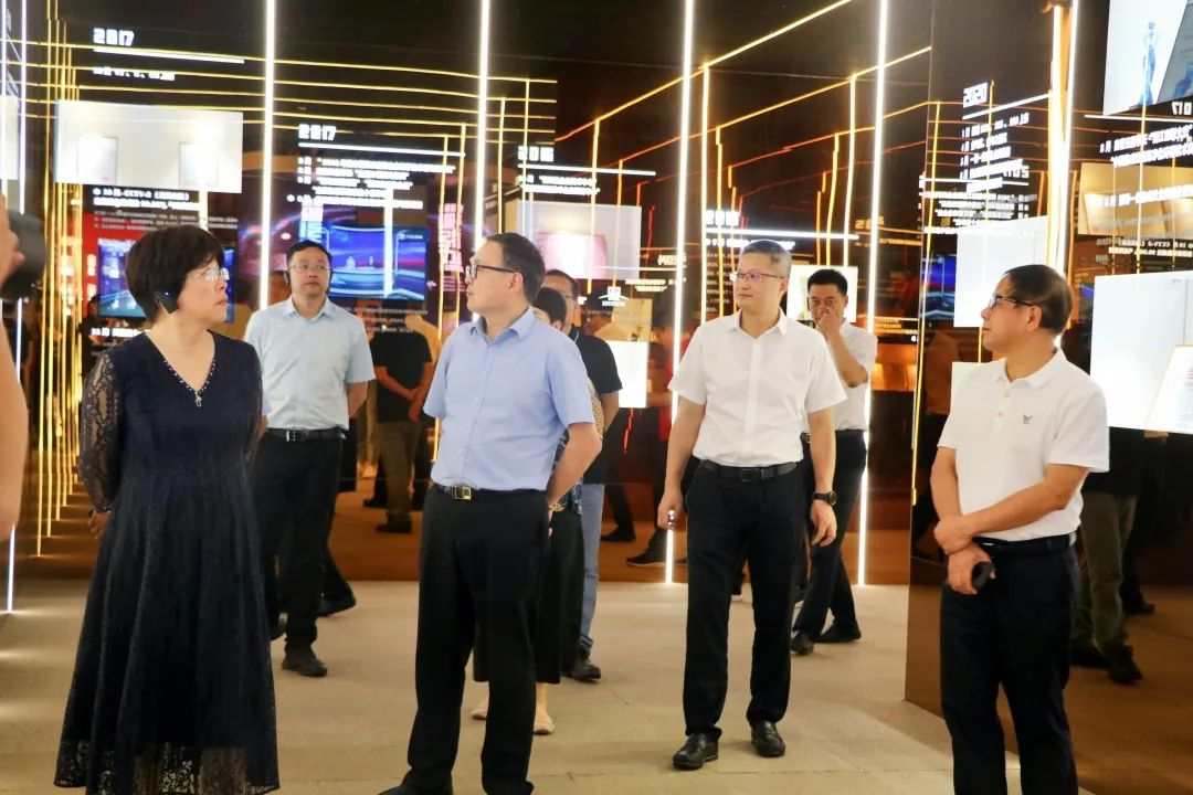 浙江寧波鎮(zhèn)海中學(xué)領(lǐng)導(dǎo)班子蒞臨集成灶品牌帥豐電器參觀調(diào)研 浙江寧波鎮(zhèn)海中學(xué)領(lǐng)導(dǎo)班子蒞臨集成灶品牌帥豐電器參觀調(diào)研