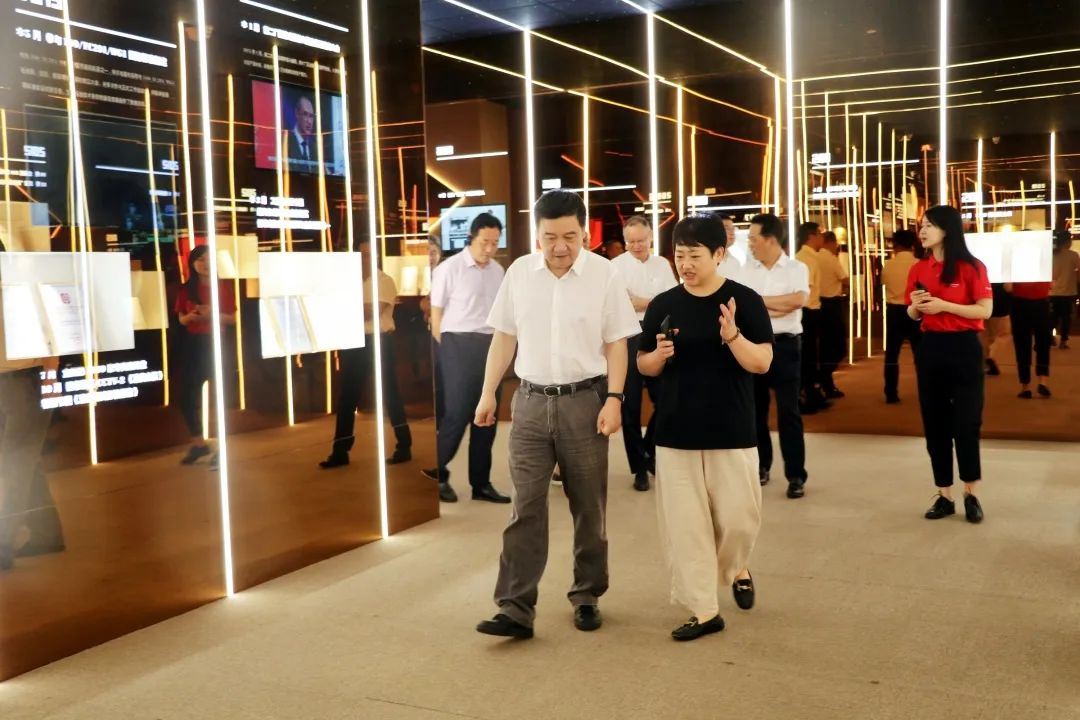 浙江省人大常委會(huì)黨組一行蒞臨集成灶品牌帥豐電器參觀調(diào)研！