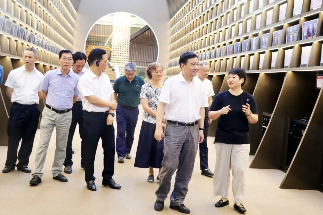 浙江省人大常委會(huì)黨組一行蒞臨集成灶品牌帥豐電器參觀調(diào)研！