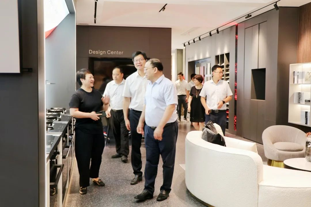 中國五金制品協(xié)會理事長一行蒞臨集成灶品牌帥豐電器考察指導