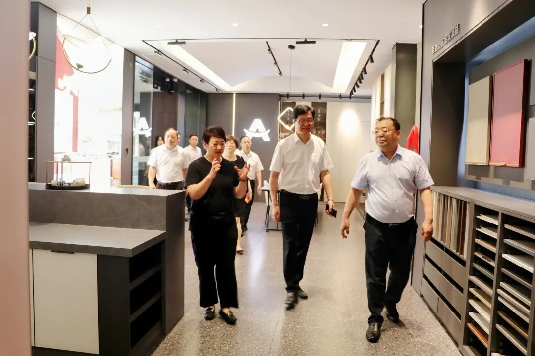 中國五金制品協(xié)會理事長一行蒞臨集成灶品牌帥豐電器考察指導