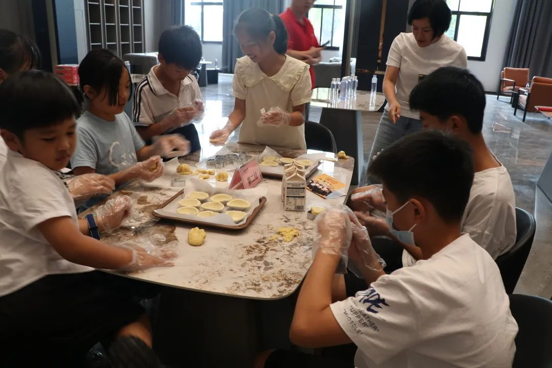 帥豐集成灶組織小美食家DIY趣游記活動，在勞動中尋找快樂