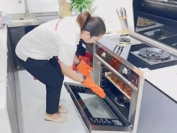 帥豐集成灶風(fēng)火輪蒸烤箱烤制的花式月餅，盡享中秋團(tuán)圓味！