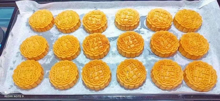 帥豐集成灶風(fēng)火輪蒸烤箱烤制的花式月餅，盡享中秋團(tuán)圓味！