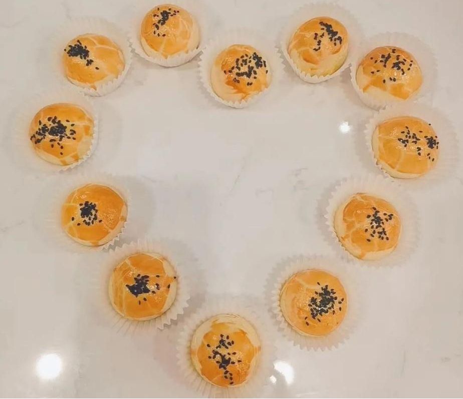 帥豐集成灶風(fēng)火輪蒸烤箱烤制的花式月餅，盡享中秋團(tuán)圓味！