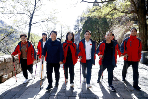 登頂泰山，勇攀巔峰，和集成灶品牌帥豐共赴王者之路！