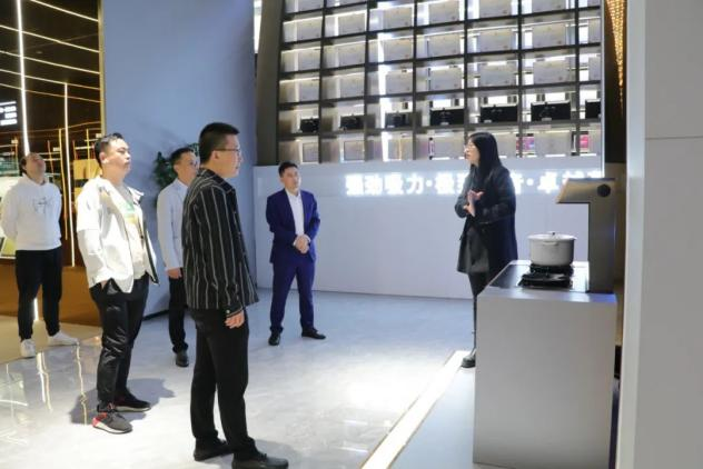 天貓優(yōu)品理想廚房王雁北一行蒞臨集成灶品牌帥豐電器參觀調(diào)研！