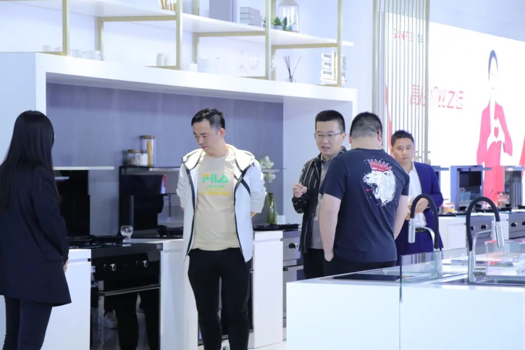 天貓優(yōu)品理想廚房王雁北一行蒞臨集成灶品牌帥豐電器參觀調(diào)研！