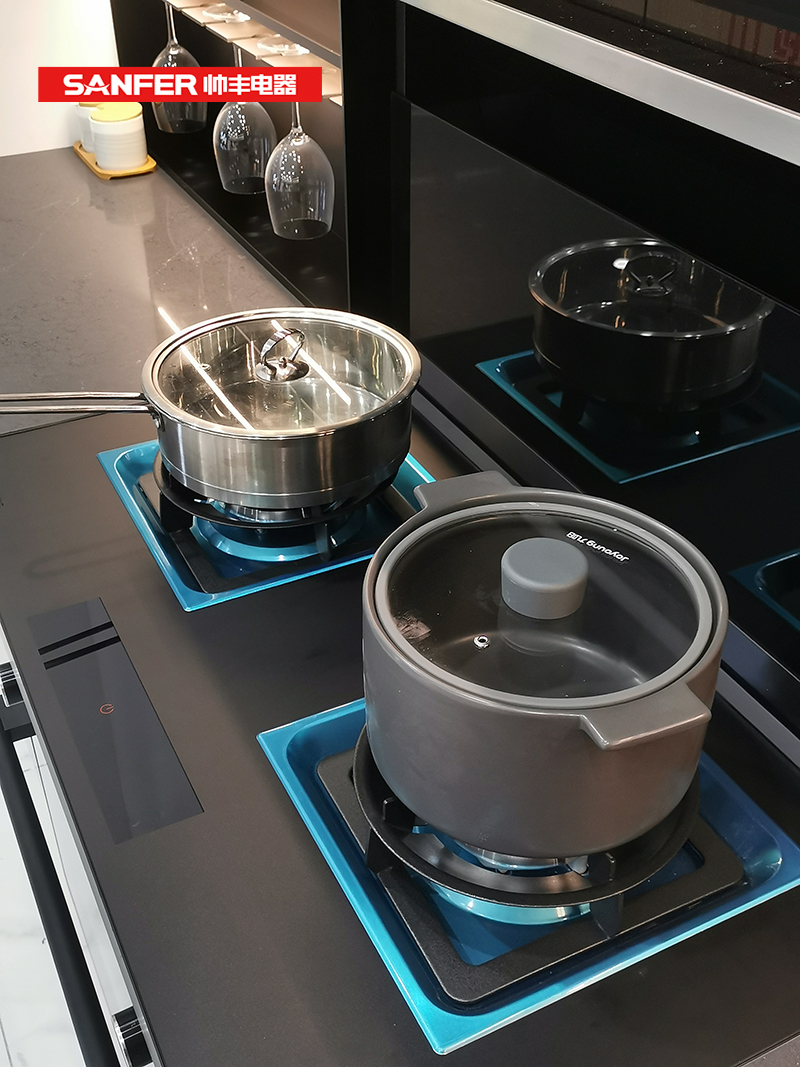 帥豐集成灶易清潔的秘密，探索晶鋼王面板的神奇“魔法”