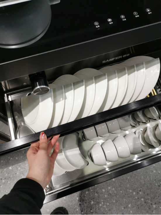 舊廚改造，哪個(gè)品牌的集成灶好？