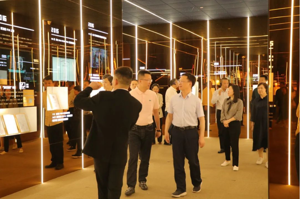 荊州市人大常委會(huì)黨組副書記、副主任鄧應(yīng)軍一行蒞臨帥豐調(diào)研指導(dǎo)，助力企業(yè)更好更快發(fā)展！