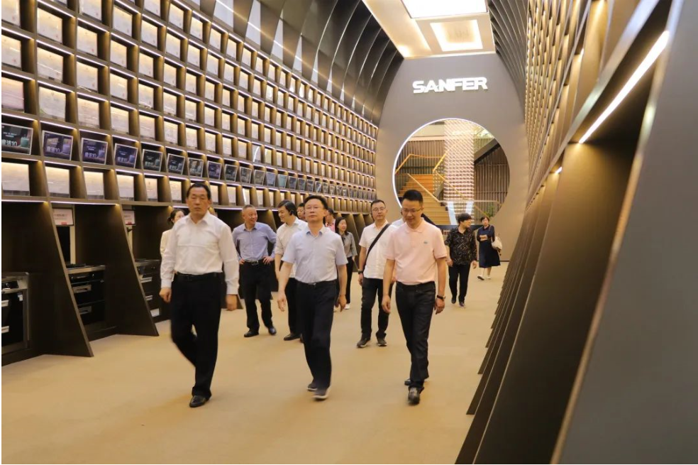 荊州市人大常委會黨組副書記、副主任鄧應(yīng)軍一行蒞臨帥豐調(diào)研指導，助力企業(yè)更好更快發(fā)展！