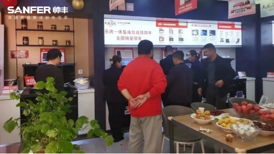 帥豐電器創(chuàng)始人親臨現(xiàn)場(chǎng)，平?jīng)觥翱偛煤炇蹠?huì)”火爆全城！