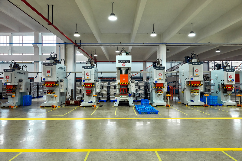 帥豐電器董事長(zhǎng)商若云女士榮獲“浙江省優(yōu)秀企業(yè)家”稱號(hào) 帥豐電器董事長(zhǎng)商若云女士榮獲“浙江省優(yōu)秀企業(yè)家”稱號(hào)