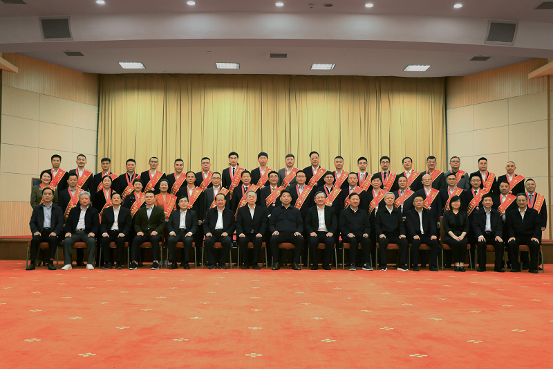 帥豐電器董事長(zhǎng)商若云女士榮獲“浙江省優(yōu)秀企業(yè)家”稱號(hào) 帥豐電器董事長(zhǎng)商若云女士榮獲“浙江省優(yōu)秀企業(yè)家”稱號(hào)