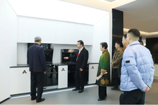 爭創(chuàng)新高，共促發(fā)展！安徽省固鎮(zhèn)縣委書記沈明舉一行蒞臨帥豐電器參觀調研