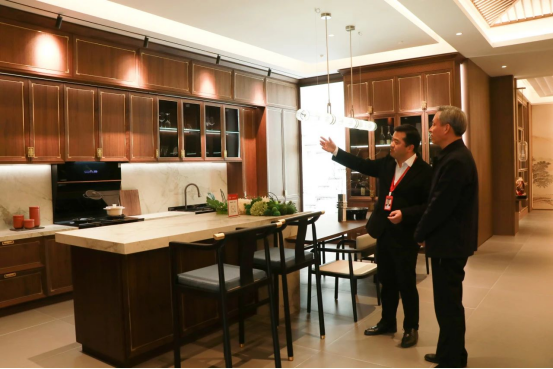 爭創(chuàng)新高，共促發(fā)展！安徽省固鎮(zhèn)縣委書記沈明舉一行蒞臨帥豐電器參觀調研