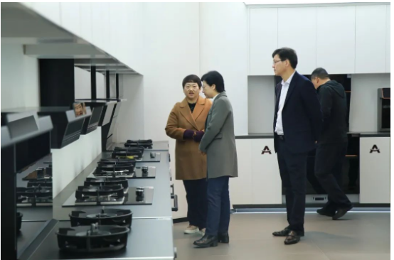 快訊 | 嵊州市委副書記、市長潘超英，副市長郭偉鋒一行蒞臨帥豐電器參觀調(diào)研