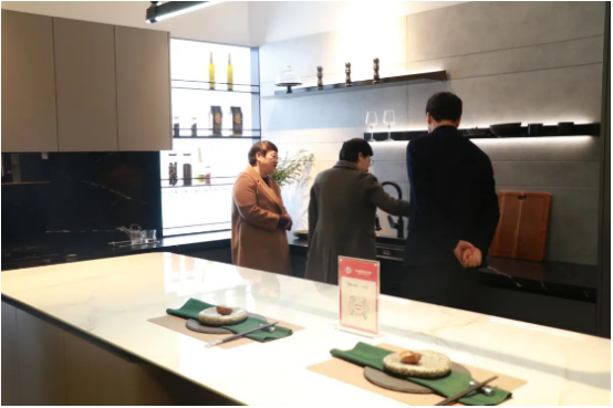 快訊 | 嵊州市委副書記、市長潘超英，副市長郭偉鋒一行蒞臨帥豐電器參觀調(diào)研