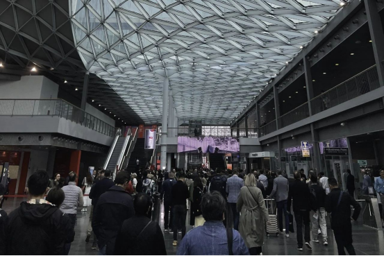 董事長商若云帶隊探知米蘭家具展，洞察國際家居設(shè)計新趨勢