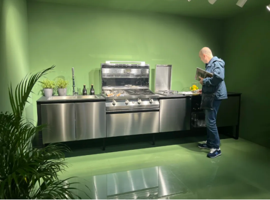 董事長商若云帶隊探知米蘭家具展，洞察國際家居設(shè)計新趨勢