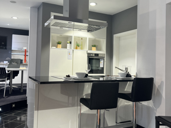 與國(guó)際先進(jìn)理念接軌，全力打造一站式高端全屋定制