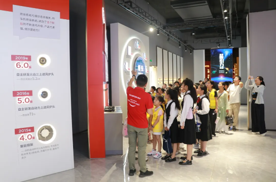 董事長商若云攜手舉辦愛心夏令營活動，點亮孩子們的精彩暑期！