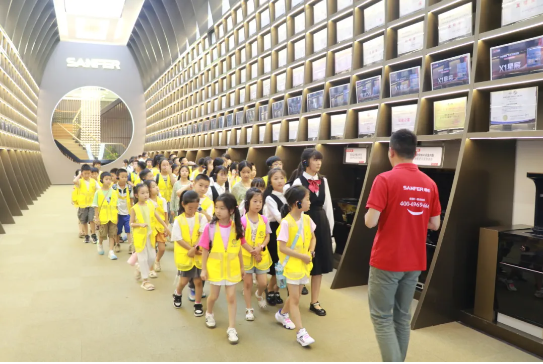 董事長商若云攜手舉辦愛心夏令營活動，點亮孩子們的精彩暑期！