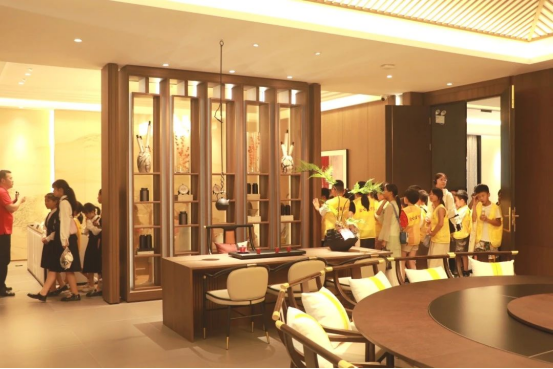 董事長商若云攜手舉辦愛心夏令營活動，點亮孩子們的精彩暑期！