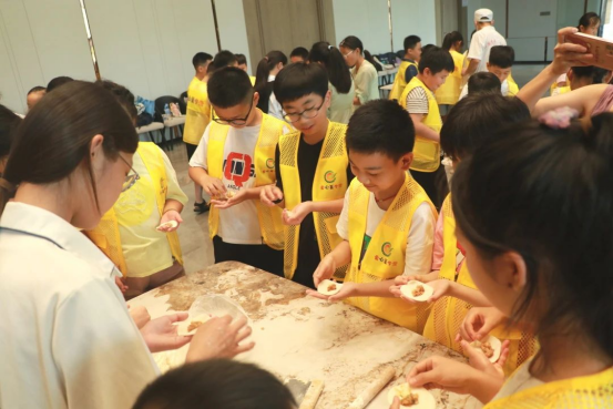 董事長商若云攜手舉辦愛心夏令營活動，點亮孩子們的精彩暑期！