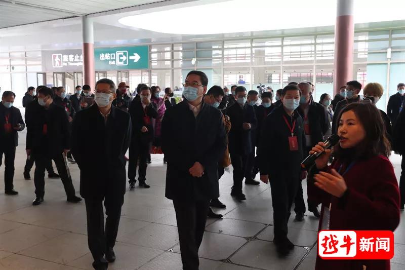 今天上午，杭臺(tái)高速鐵路正式通車