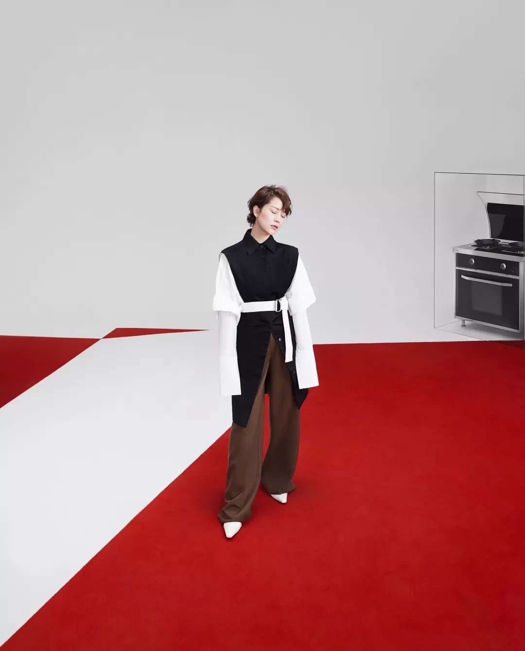 帥豐攜手海清登上《卷宗》家居創(chuàng)刊號，V9蒸烤一體演繹集成灶新風(fēng)尚