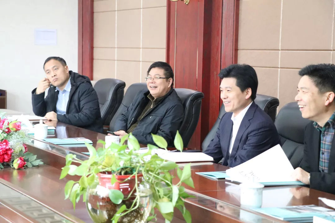 嵊州市長嚴(yán)鋼蒞臨指導(dǎo)，帥豐謹(jǐn)記叮囑，2019繼續(xù)領(lǐng)航嵊州廚電行業(yè)發(fā)展！
