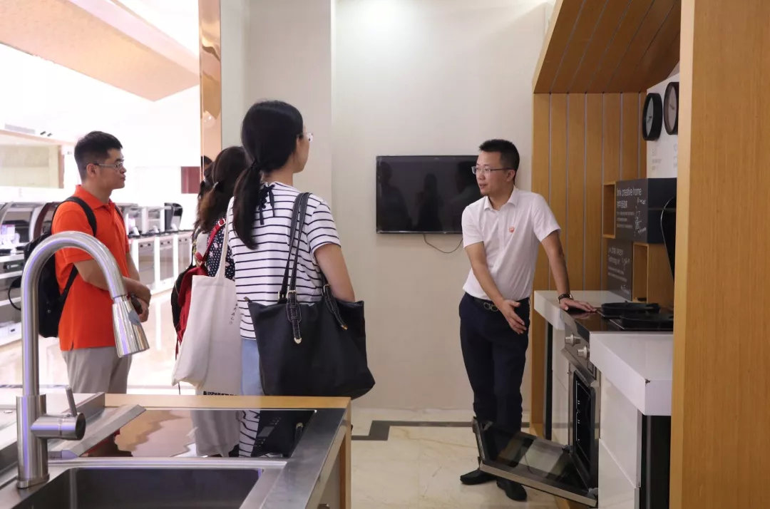 帥豐接受整體廚房考察，共寫行業(yè)未來新篇章!