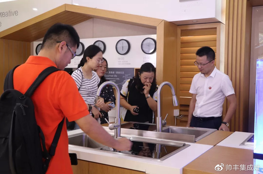 帥豐接受整體廚房考察，共寫行業(yè)未來新篇章!