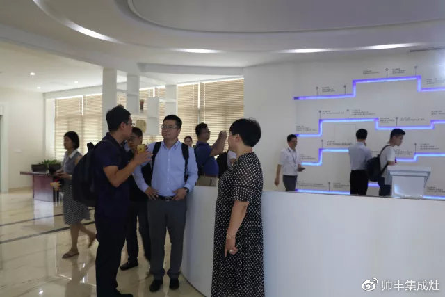 中國(guó)集成灶考察團(tuán)蒞臨帥豐，專業(yè)品質(zhì)贏盛贊
