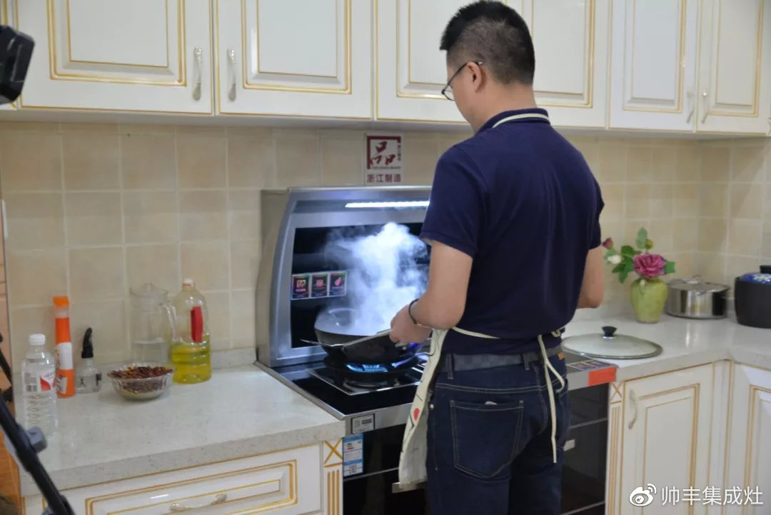 中央電視臺財經頻道走進帥豐深度調研