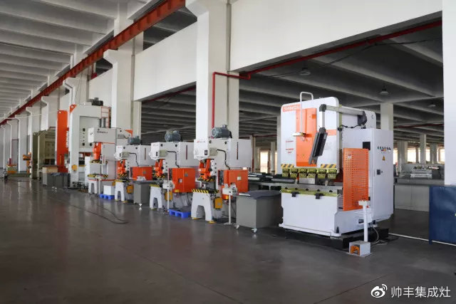 中國(guó)集成灶考察團(tuán)蒞臨帥豐，專業(yè)品質(zhì)贏盛贊