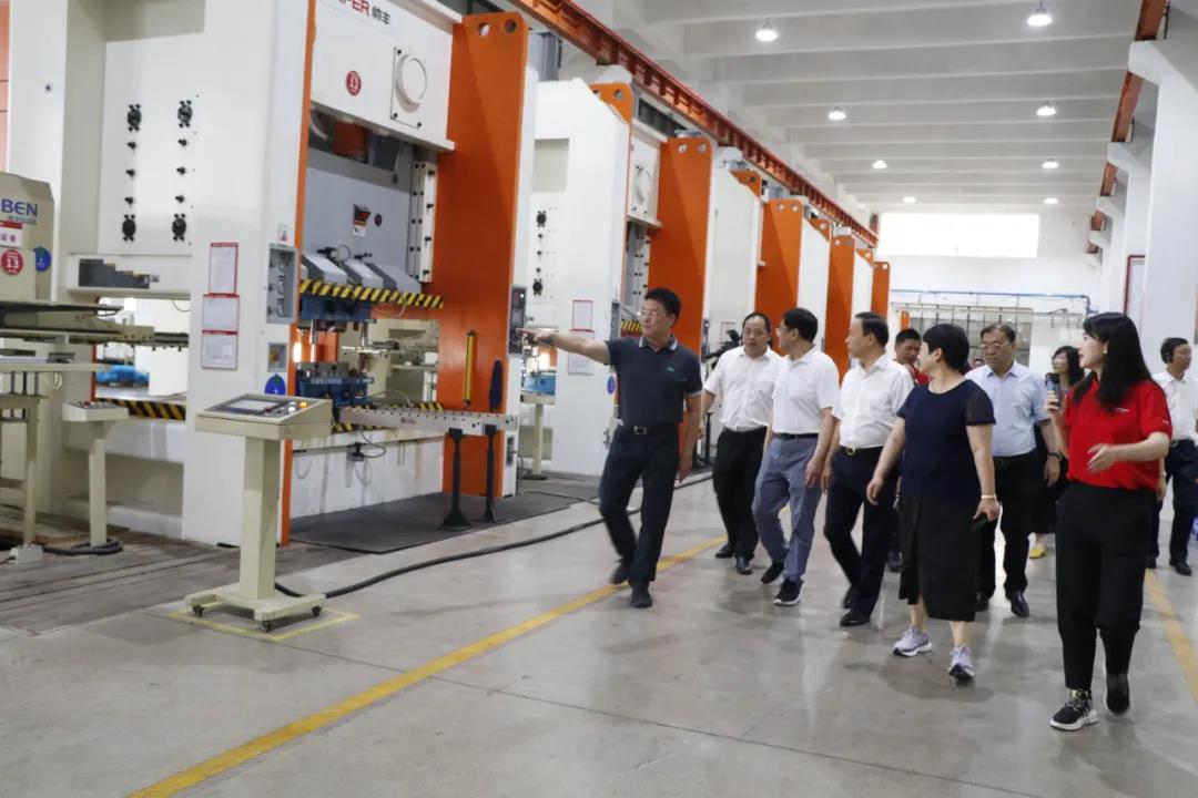 領(lǐng)勢而上，實力榮耀|“中國廚具之都”評審組專家走進帥豐，考察指導相關(guān)工作