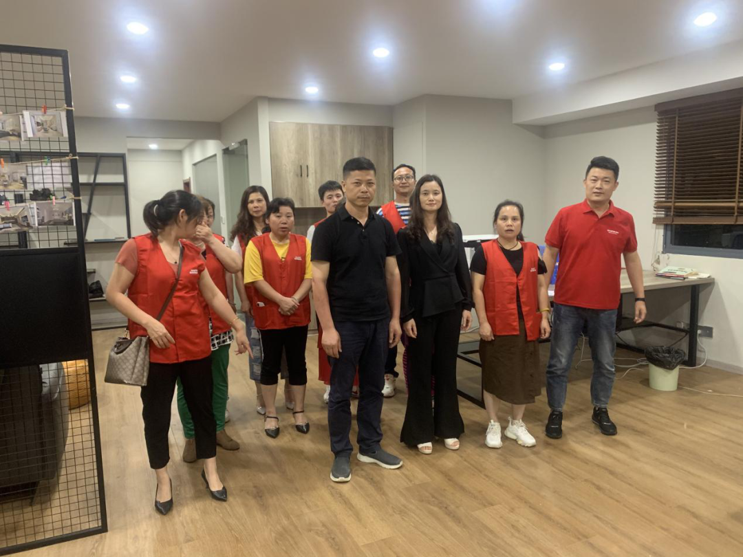 向帥豐電器優(yōu)秀經(jīng)銷商張熙明學習，共同目睹門店風采