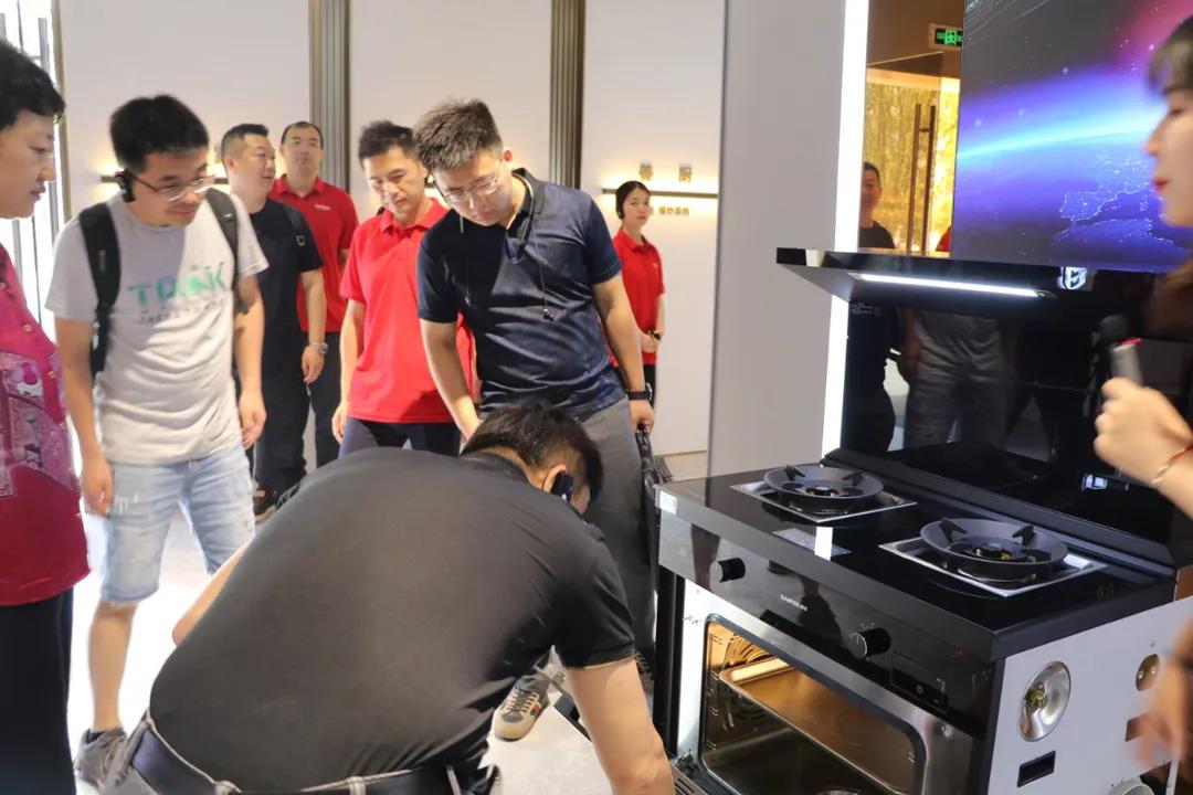 聚力賦能 領(lǐng)跑共贏 | 考察團(tuán)走訪帥豐電器，抒寫嵊州廚電新篇章！
