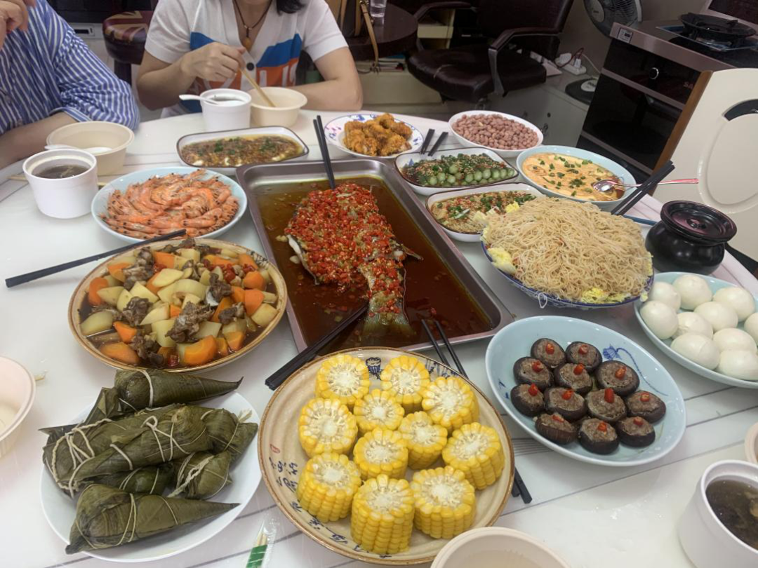 向帥豐電器優(yōu)秀經(jīng)銷商張熙明學習，共同目睹門店風采