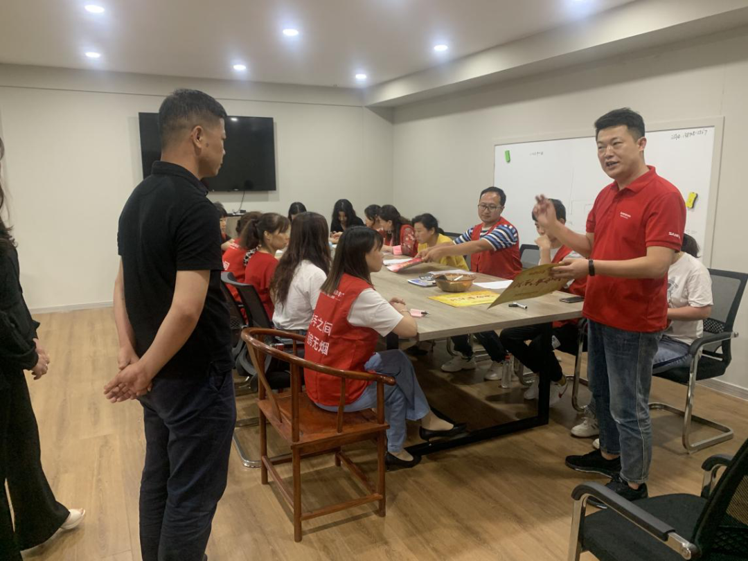 向帥豐電器優(yōu)秀經(jīng)銷商張熙明學習，共同目睹門店風采