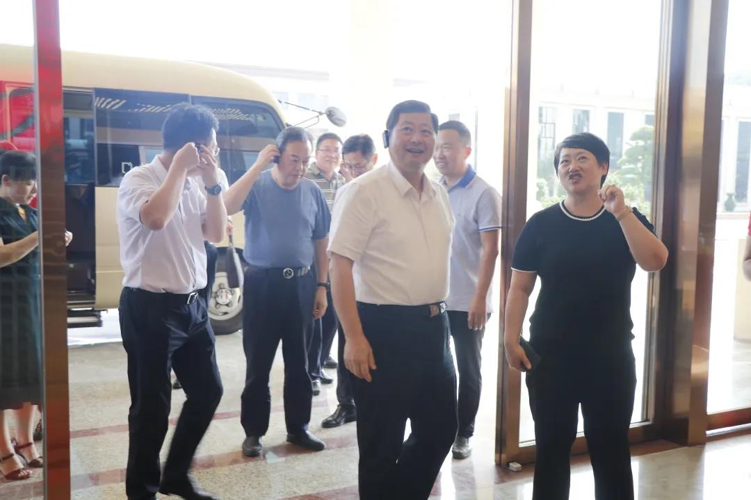 大國品牌|紹興市人大常委會主任譚志桂一行走訪帥豐電器，大力稱贊帥豐實(shí)力