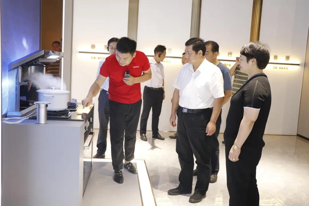 大國品牌|紹興市人大常委會主任譚志桂一行走訪帥豐電器，大力稱贊帥豐實(shí)力