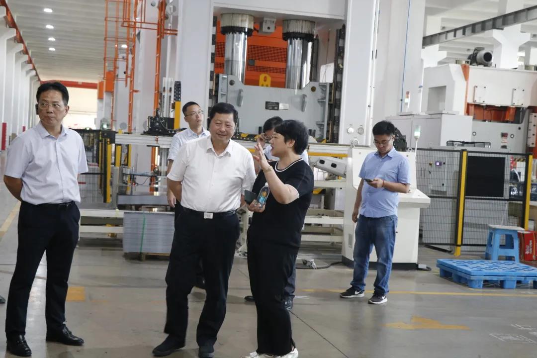 大國品牌|紹興市人大常委會主任譚志桂一行走訪帥豐電器，大力稱贊帥豐實(shí)力
