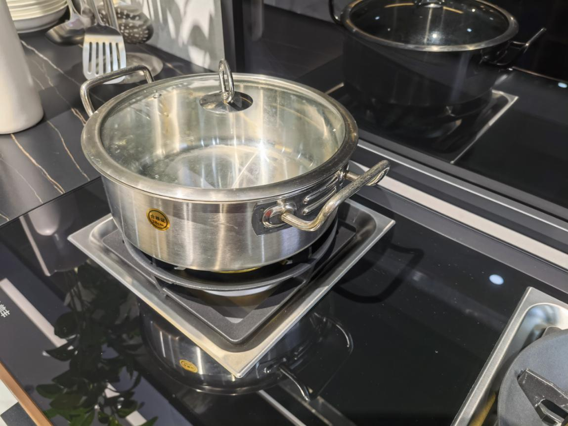 集成灶好還是有油煙機好？集成灶如何挑選？